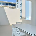 Salt Air And Soft Light Flat In Sunny * ビビオーネ