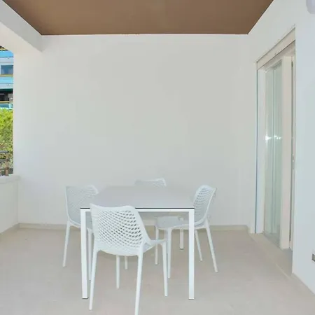 Apartment Salt Air And Soft Light Flat In Sunny *