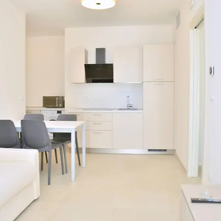 דירה Salt Air And Soft Light Flat In Sunny ביביונה